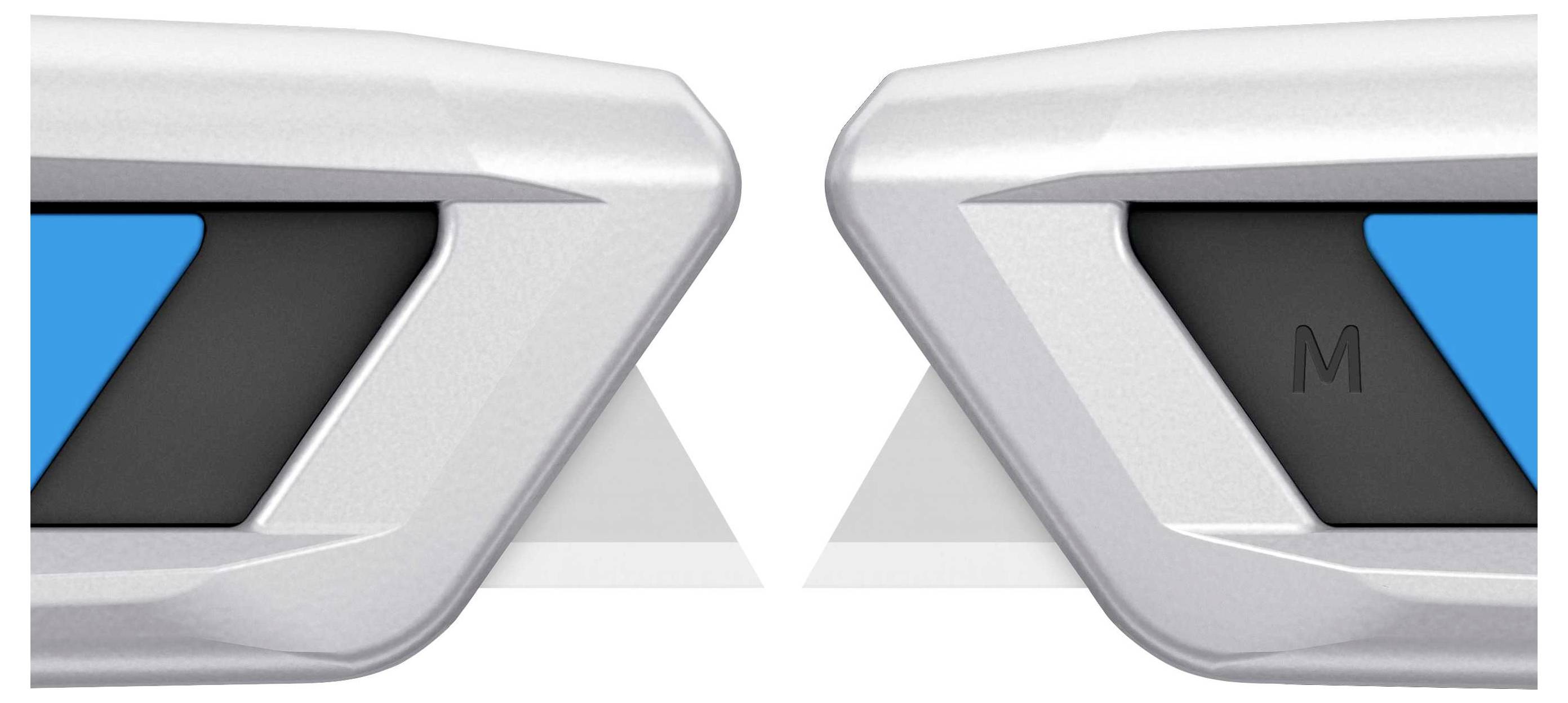 Des formes géométriques argentées avec des segments noirs et bleus, disposées de manière symétrique sur un fond blanc.