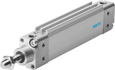 Vérin pneumatique en métal avec logo Festo ; utilisé dans des applications industrielles pour générer un mouvement linéaire.