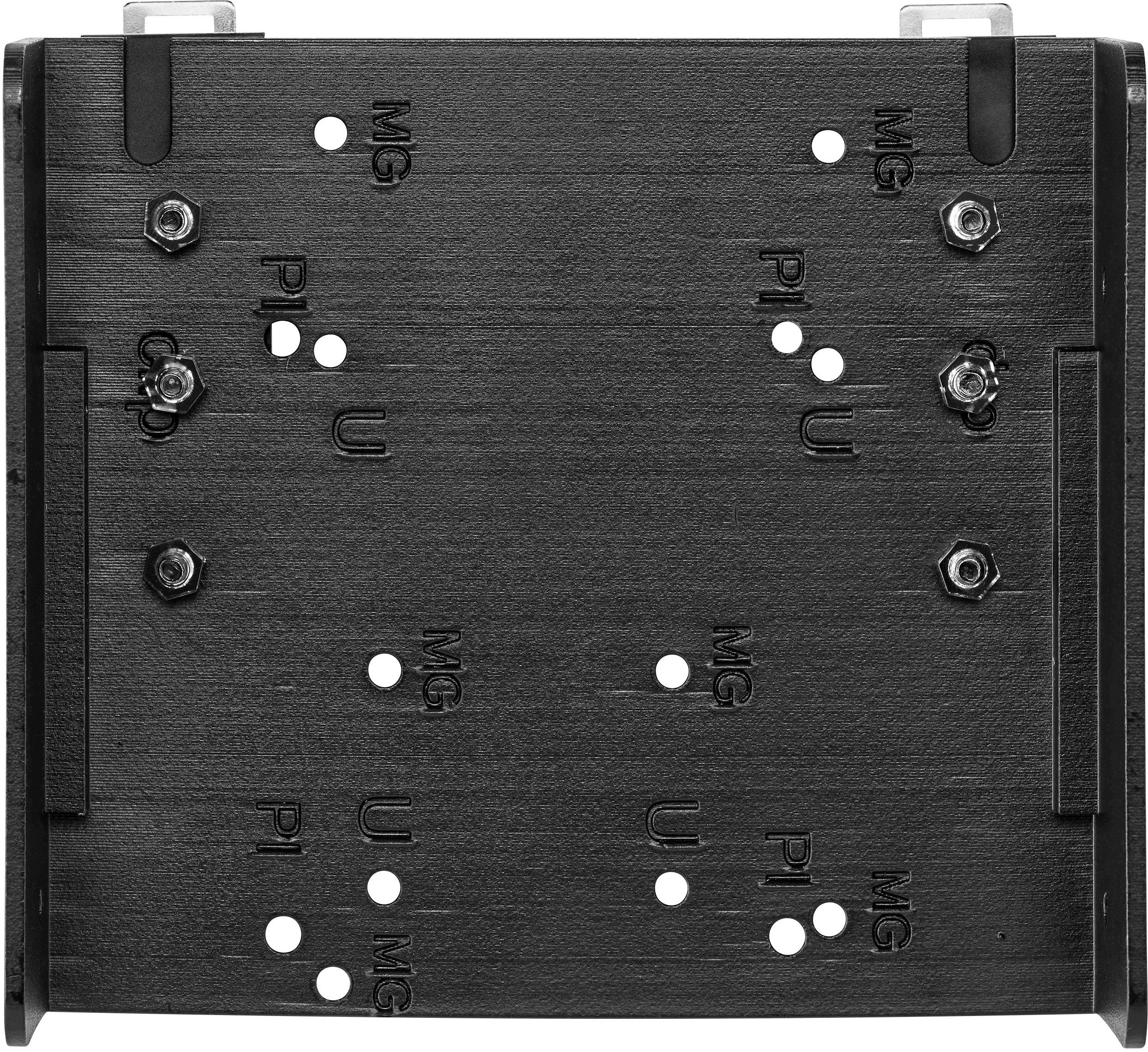 Plaque métallique noire avec plusieurs trous, points de fixation et les lettres imprimées 'MG', 'PI' et 'U' à différents endroits.