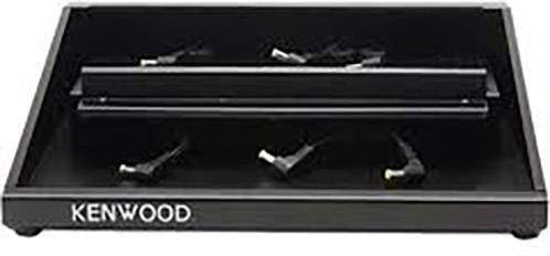Appareil noir Kenwood avec supports, possiblement un accessoire pour appareils de cuisine, placé sur une table.