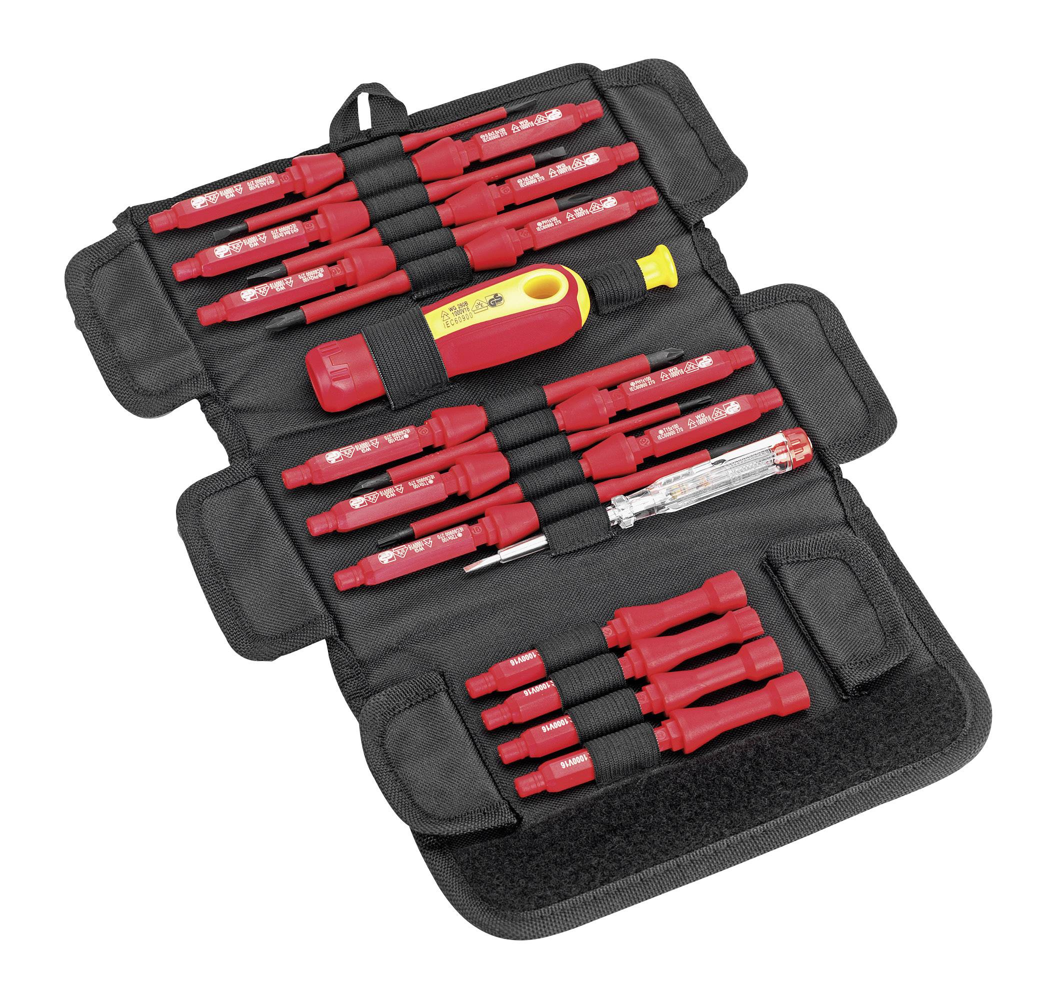 Un ensemble d'outils électriques isolés dans un sac ouvert, comprenant différents tournevis et un testeur de tension.