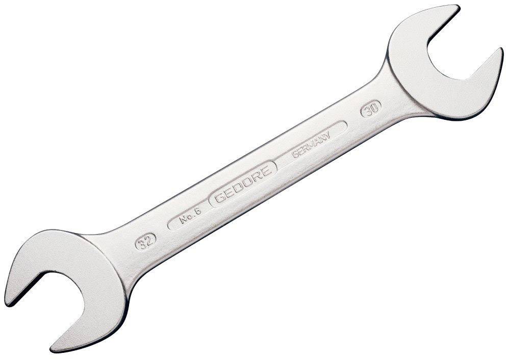 Une clé à fourche en argent avec deux extrémités ouvertes, sur lesquelles les tailles '30' et '32' sont visibles. La marque 'Gedore' est gravée.