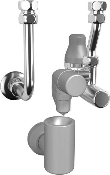 Un système moderne de chauffe-eau instantané en métal, composé de tubes et de vannes, offre une alimentation en eau chaude efficace.