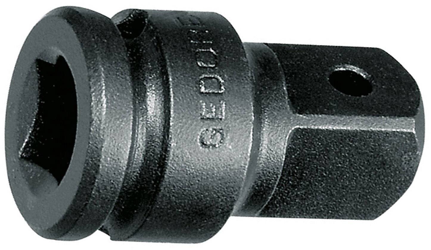 Adaptateur métallique avec ouverture hexagonale et extrémité carrée, adapté pour les outils ou machines industriels.
