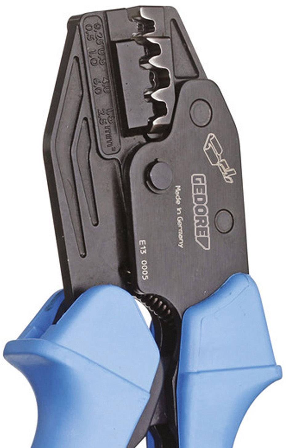 Une pince à sertir en métal de couleur bleue avec des poignées en plastique, adaptée au traitement de cosses de câbles de différentes tailles.