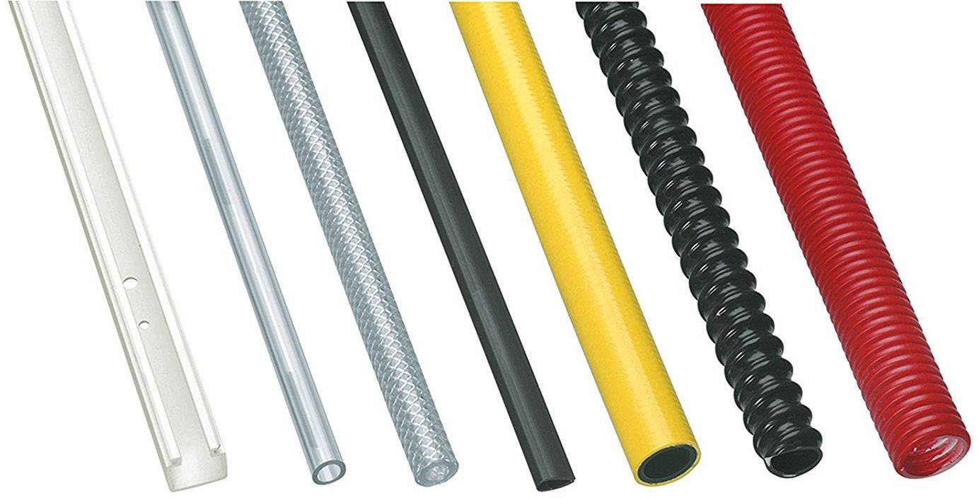 Différents types de tubes dans différentes couleurs et matériaux, alignés de gauche à droite : blanc, argenté, transparent, noir, jaune, noir strié, rouge strié.