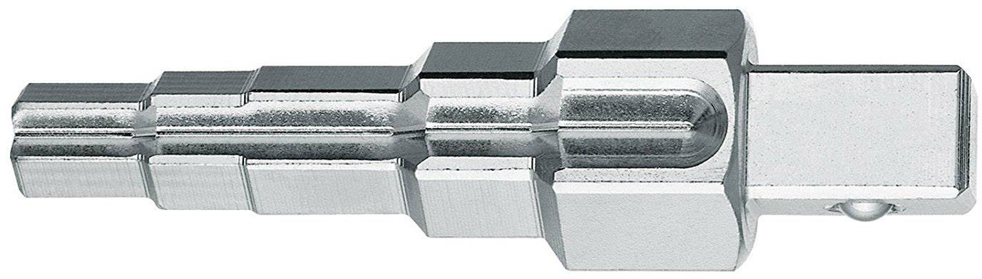 Un adaptateur métallique argenté à plusieurs échelons de filetage, adapté à différents types de connexions.