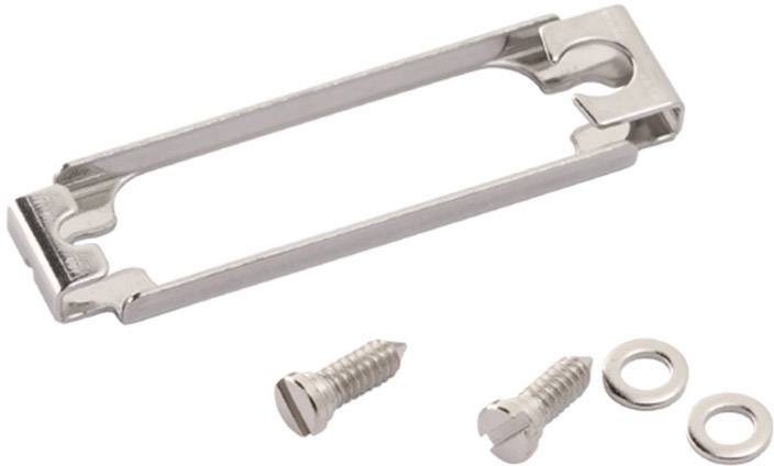 Attaches métalliques et vis présentent une solution de fixation, composée de deux vis, deux rondelles et un clip métallique allongé.