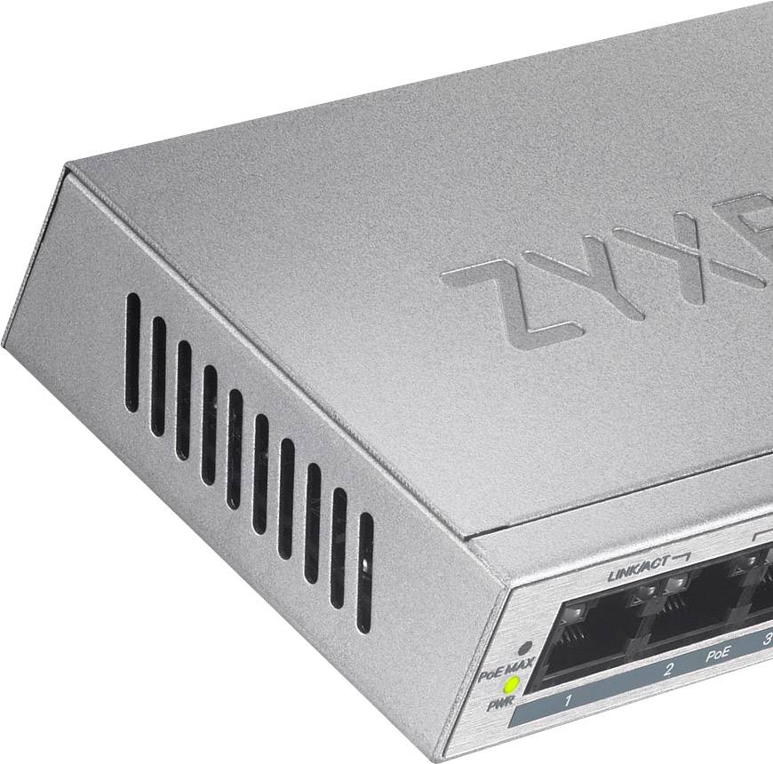 Un petit commutateur réseau argenté avec quatre ports Ethernet. Le nom de la marque est gravé sur le dessus.