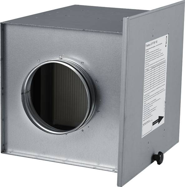 Boîtier de filtre à air métallique avec raccordement circulaire au centre et plaque d'information sur le côté droit.