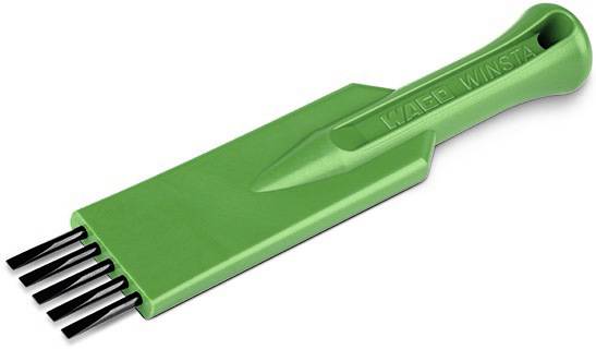 Outil en plastique vert avec cinq lames plates en métal, adapté pour le retrait des connecteurs.