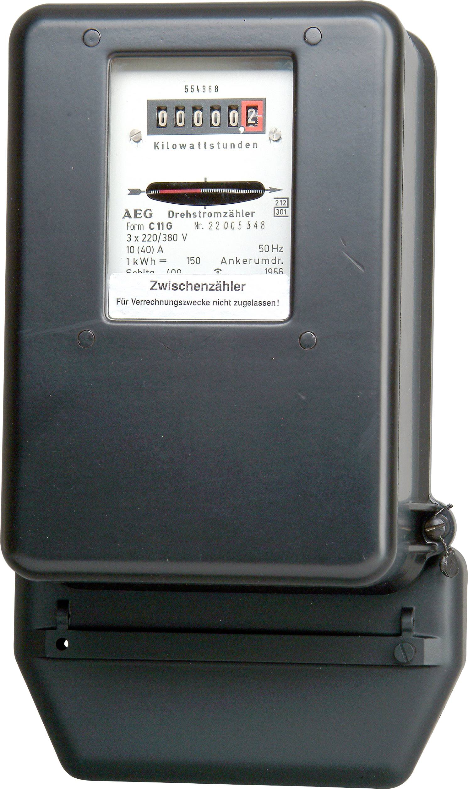 Compteur électrique avec affichage numérique des kilowattheures. Indique 2 kWh. Appareil AEG, non homologué pour facturation.