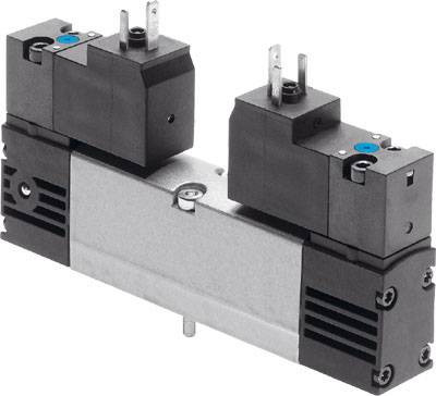 Une vanne électromagnétique avec deux bobines noires et un corps central en métal. Utilisée pour contrôler le flux d'air dans les machines.