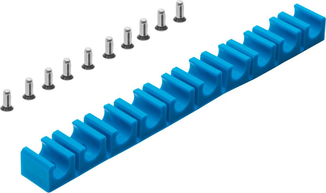 Un support en plastique bleu avec plusieurs fentes et huit petites chevilles métalliques posées à côté.