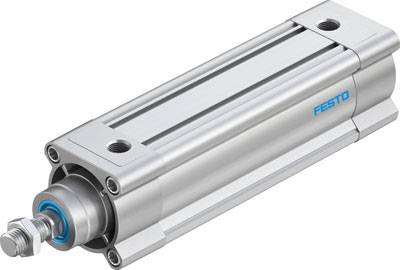 Cylindre pneumatique en métal avec des accents bleus, adapté pour l'automatisation industrielle.