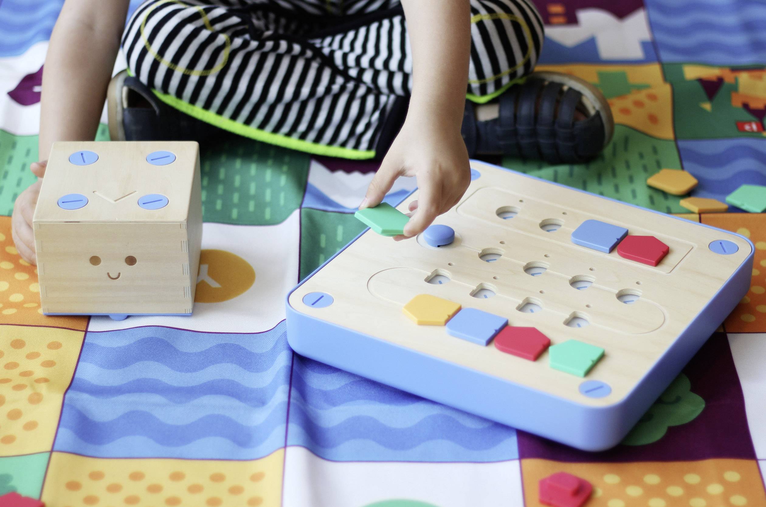 Primo Toys PRIMO001B-DE Robot Cubetto MINT Set de programmation à partir de 3 ans