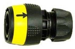 Raccord de tuyau d'arrosage jaune et noir avec une flèche indiquant le sens d'écoulement correct de l'eau.