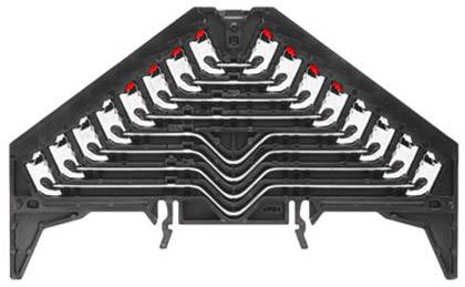 Une pièce en plastique noir comportant dix éléments d'accentuation blancs et rouges, disposés en forme de triangle.