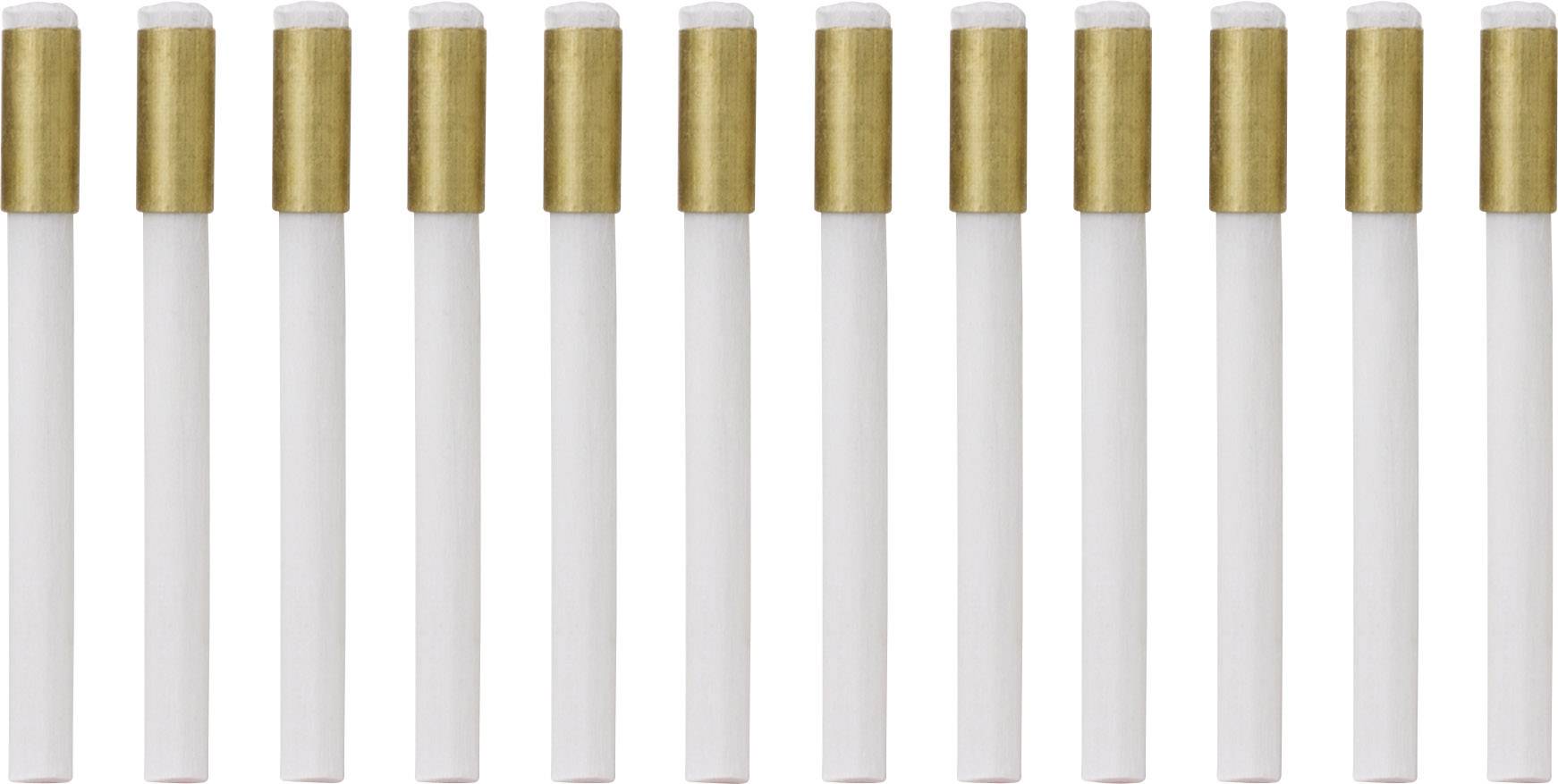 Onze cigarettes identiques avec des filtres blancs et des embouts dorés alignées côte à côte sur un fond blanc.