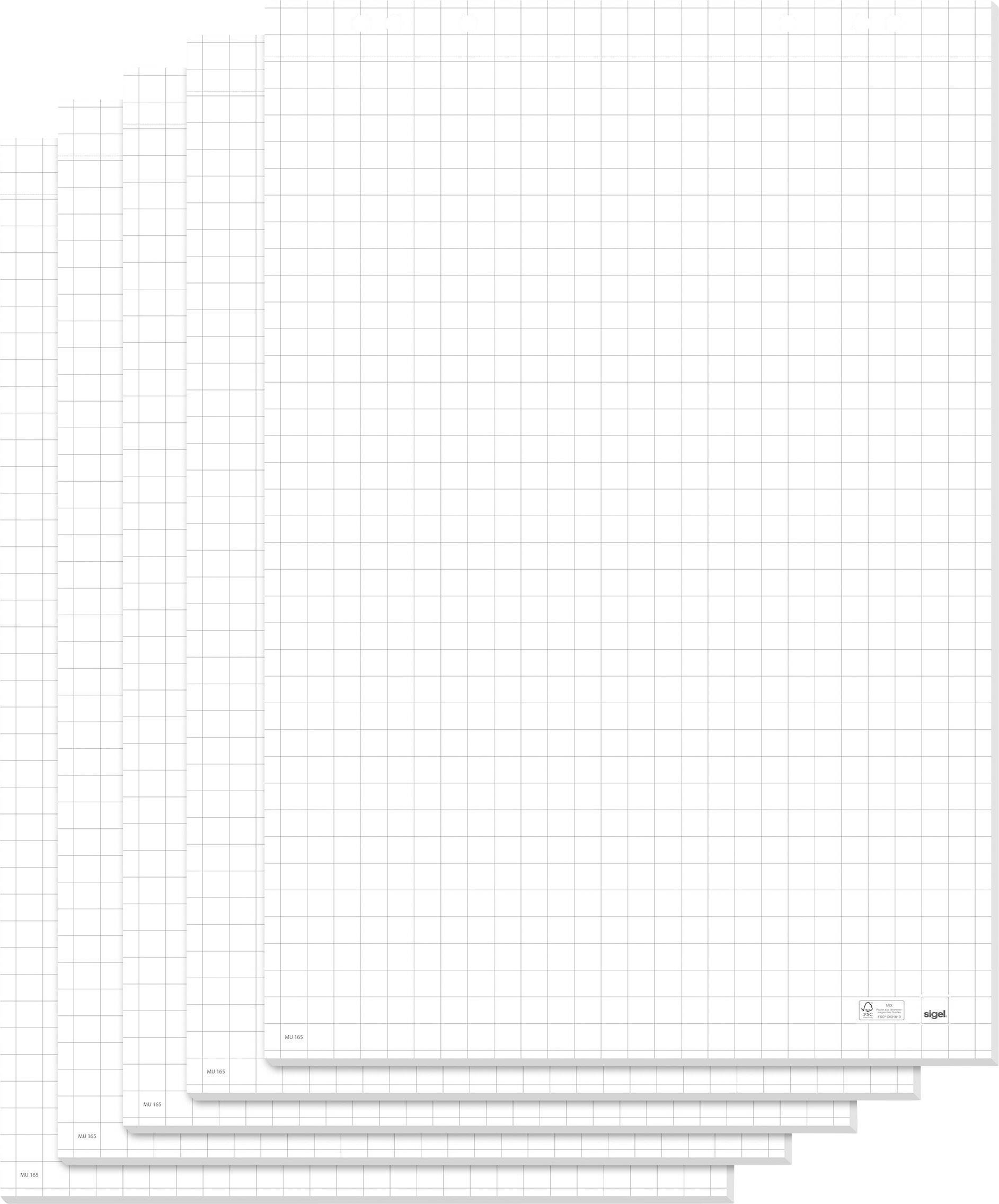 Plusieurs feuilles de papier millimétré sont empilées. Chaque feuille présente une grille carrée composée de lignes fines et grises.