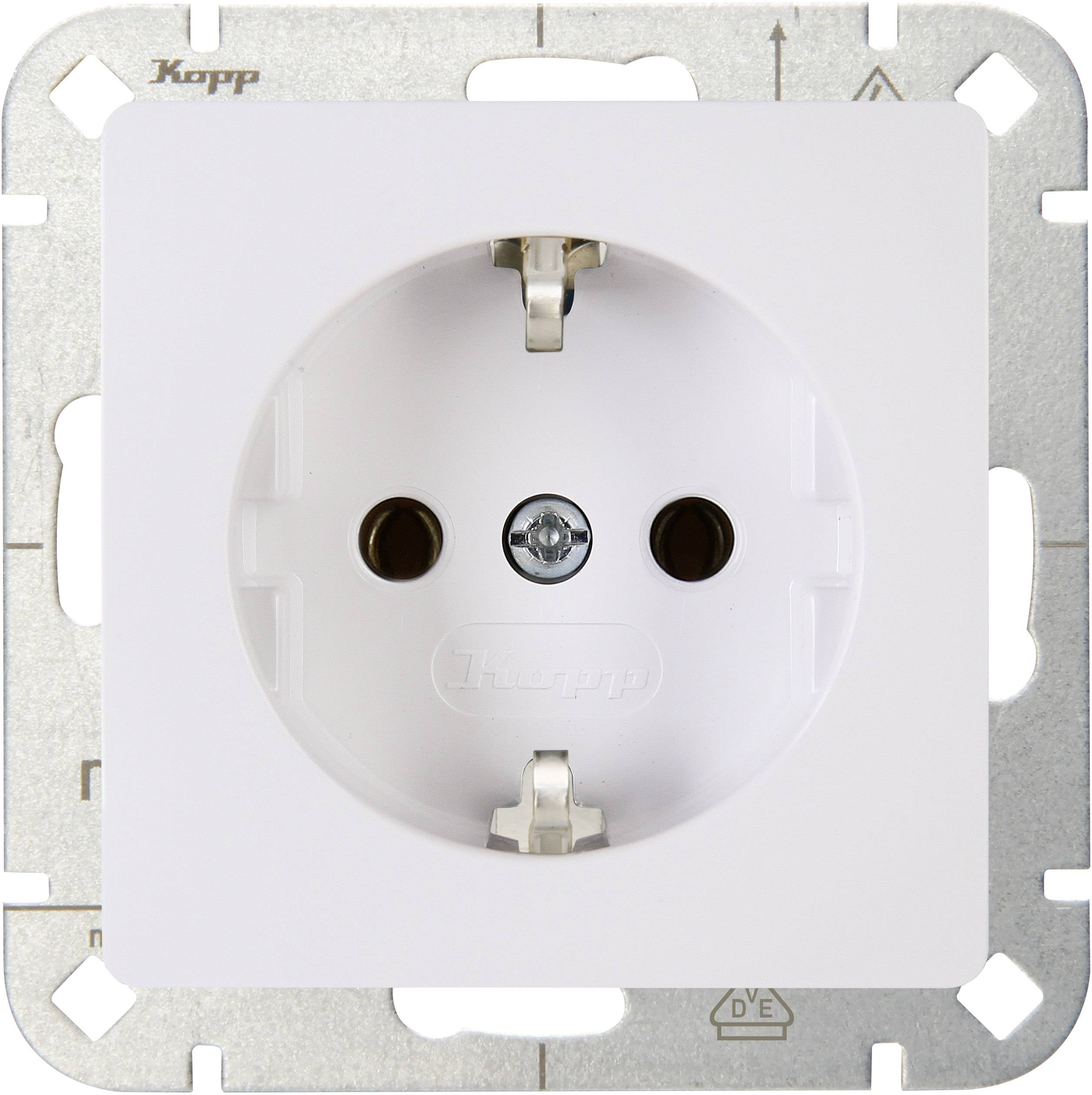 Prise Schuko blanche dans un support métallique, adaptée aux appareils électriques en Europe.
