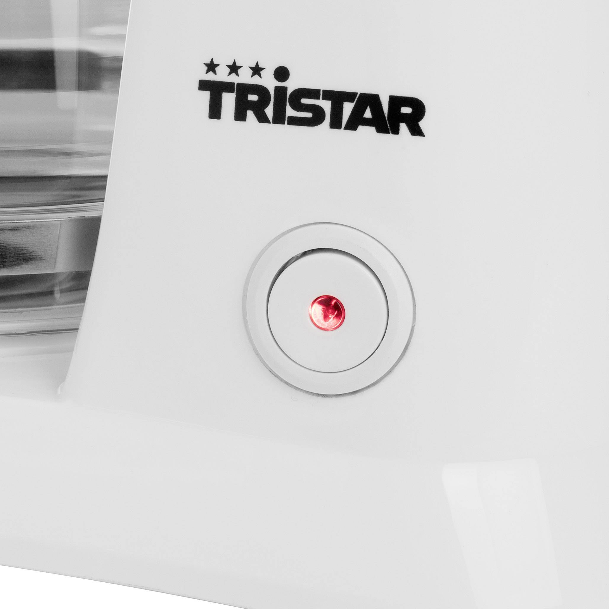 Machine électrique blanche de la marque Tristar, gros plan d'un bouton rond rouge sur la façade avant.