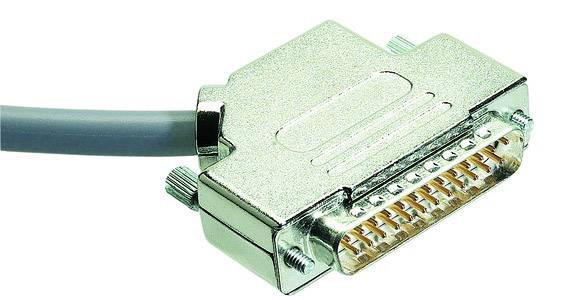 Un connecteur D-Sub argenté à broches multiples, relié à un câble noir, est montré de côté.