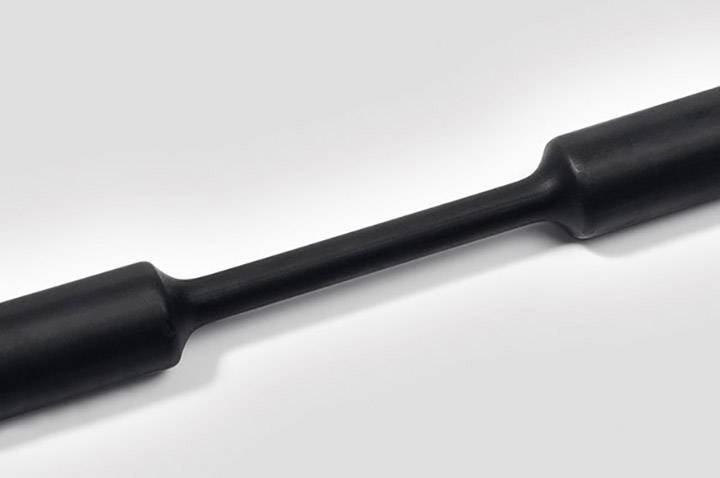 Une barre de fitness noire, cylindrique sur un fond gris. La barre a deux extrémités élargies et une partie centrale élancée.