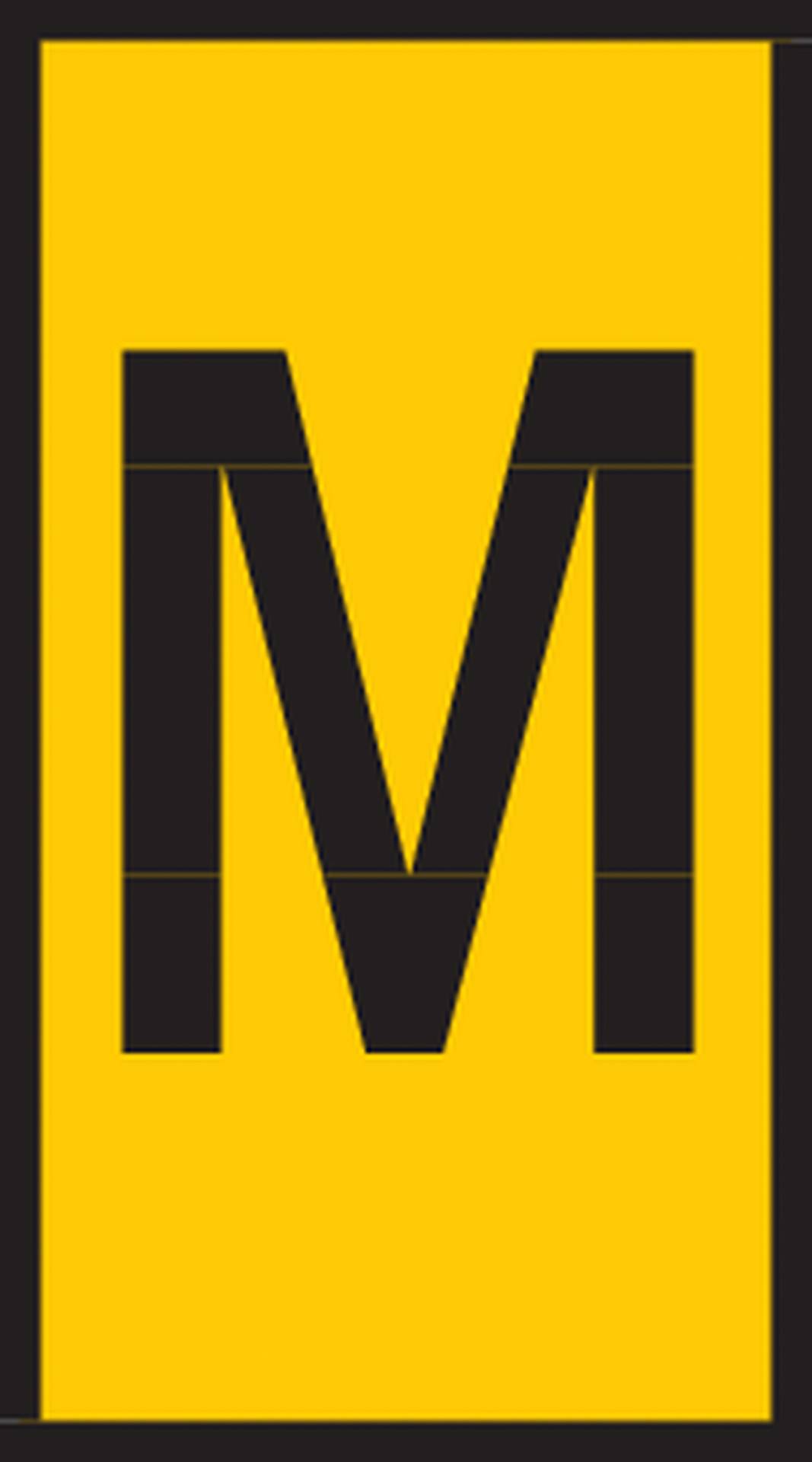 Panneau jaune avec un grand 'M' noir au centre.