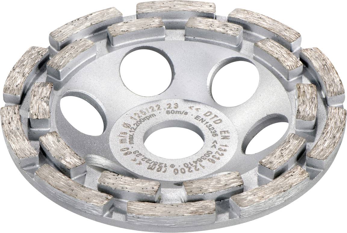 Un disque abrasif argenté avec des ouvertures rondes et des segments de meulage rouges. Utilisé pour le traitement de surface des matériaux.