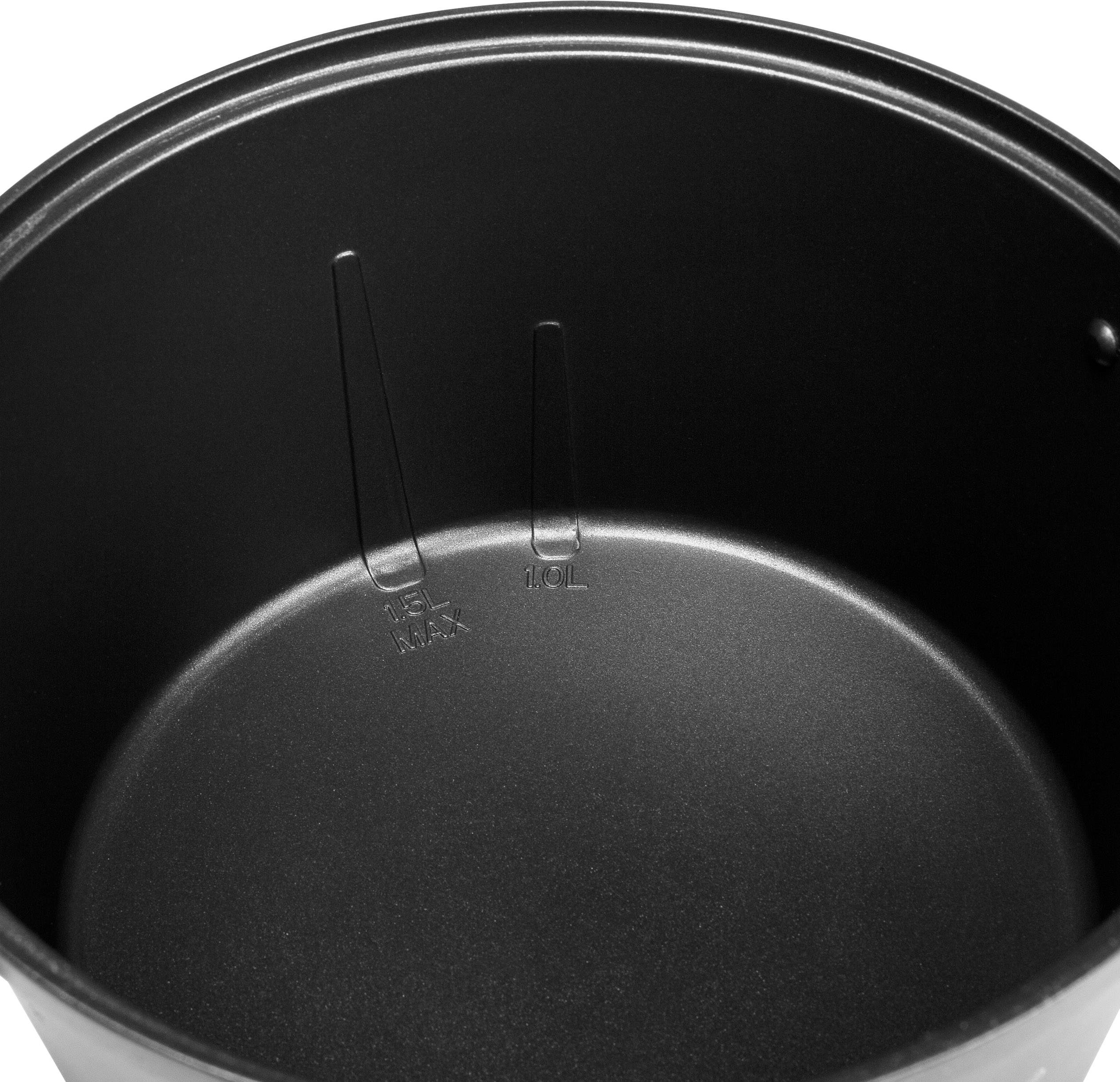 Casserole noire avec indicateur de niveau à l'intérieur ; affiche les mesures minimales et maximales. Idéale pour une cuisine précise.