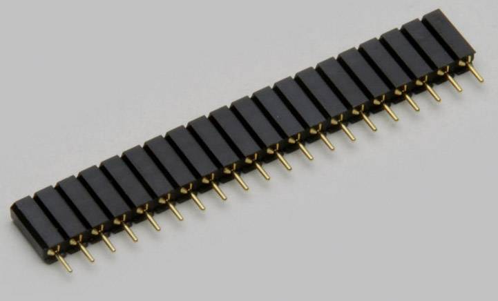 Longue barrette électrique rectangulaire de couleur noire avec plusieurs broches dorées. Utilisée pour connecter des composants électroniques.