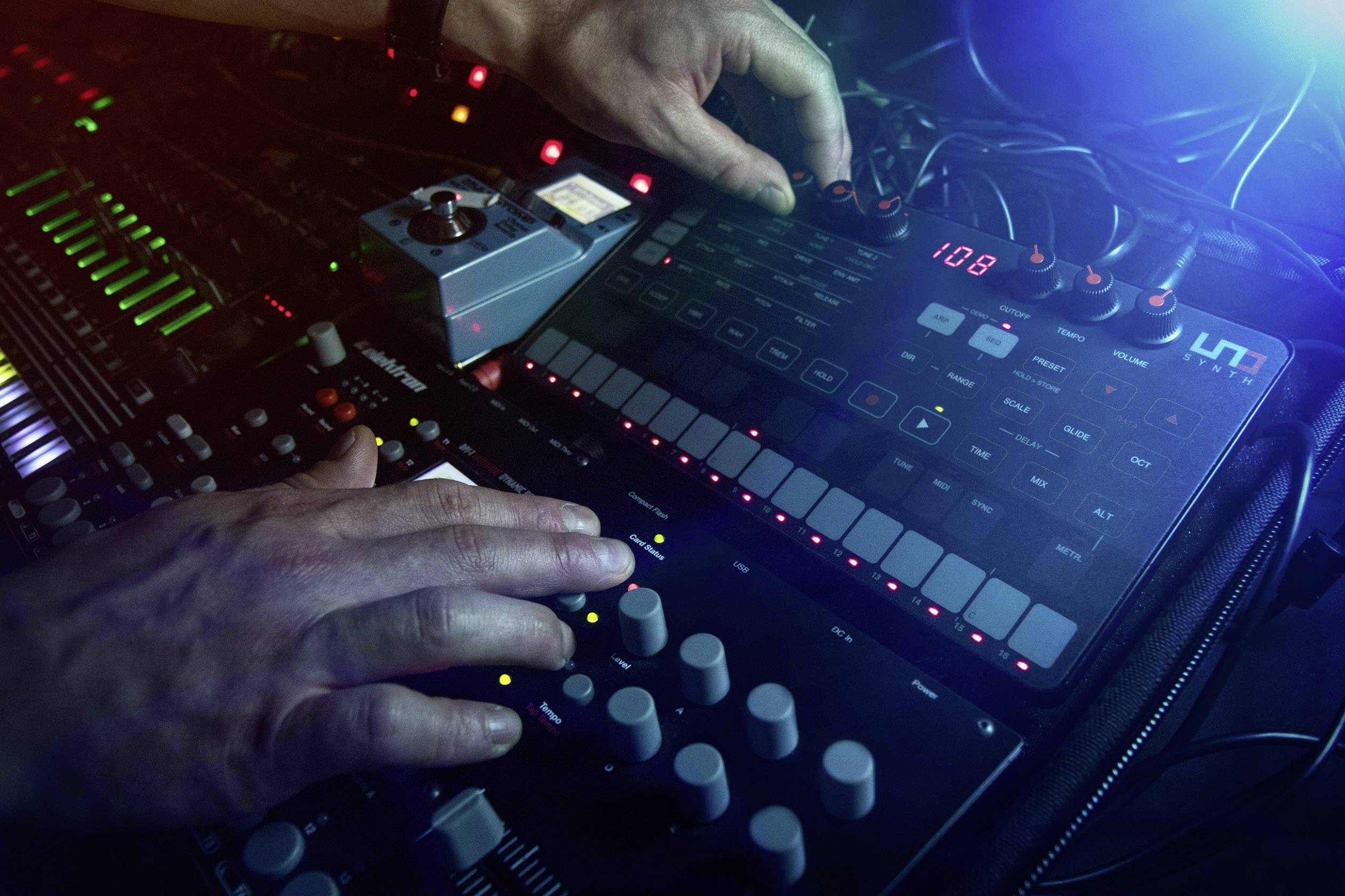 IK Multimedia Uno Synth Synthétiseur