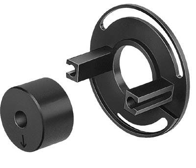 Deux pièces métalliques noires : une pièce cylindrique avec une marque fléchée et un support annulaire avec deux ouvertures rectangulaires.