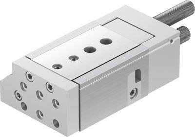 Rail de guidage linéaire en métal avec plusieurs trous de fixation. Il offre un mouvement précis pour des applications en construction mécanique.