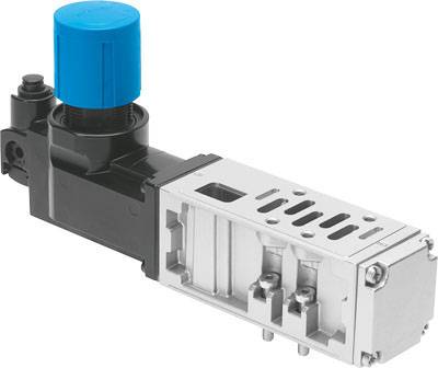Une vanne électronique avec un bouton de commande bleu sur un boîtier argenté, qui est probablement utilisée pour contrôler des flux de liquides ou de gaz.