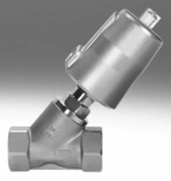 Vanne métallique avec boîtier coudé, adaptée aux applications industrielles. Position de la vanne verticale, sans marquages visibles.