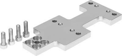 Support métallique avec plusieurs perçages, accompagné de cinq vis sur une surface blanche.