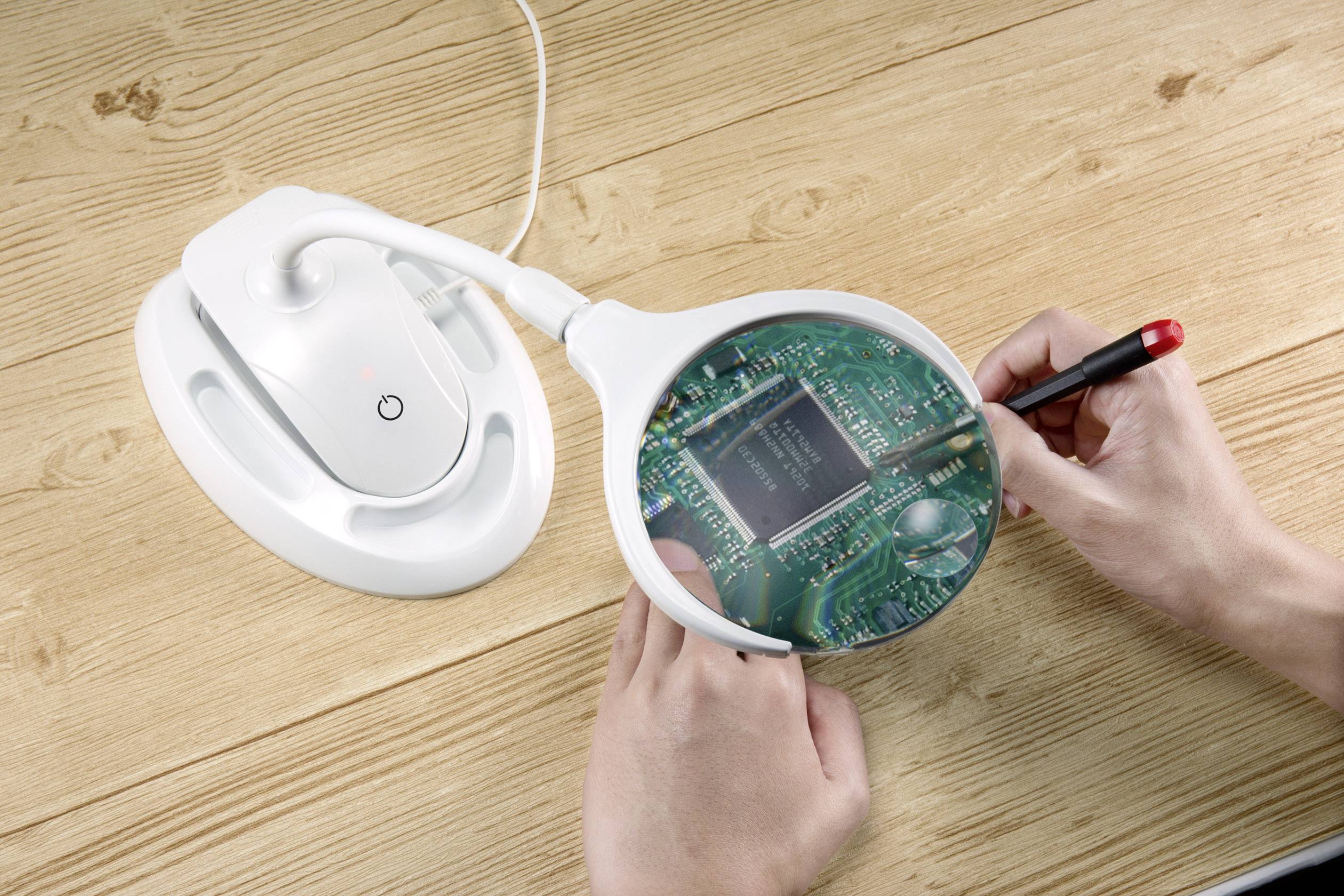 TOOLCRAFT TO-6378552 Lampe loupe LED avec pince de table 60 lm Grossissement=1.75 x, 3 x 110 mm Classe d'efficacité énergétique