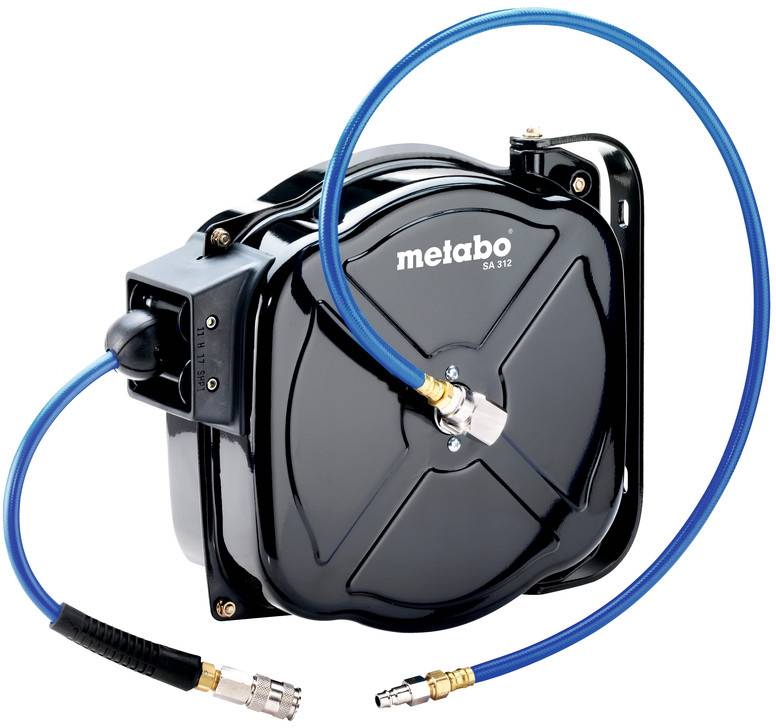 Enrouleur de tuyau automatique avec un tuyau à air comprimé bleu sur un boîtier noir, la marque 'metabo' visible sur le tambour.