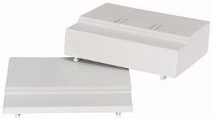 Deux appareils électroniques blancs, probablement des composants réseau, posés sur une surface plane. Ils semblent identiques et n'ont aucun port visible.