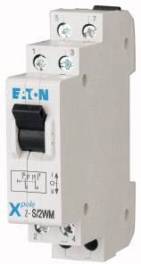 Disjoncteur unipolaire de la marque Eaton. Sert à protéger les circuits électriques contre les surcharges et les courts-circuits.
