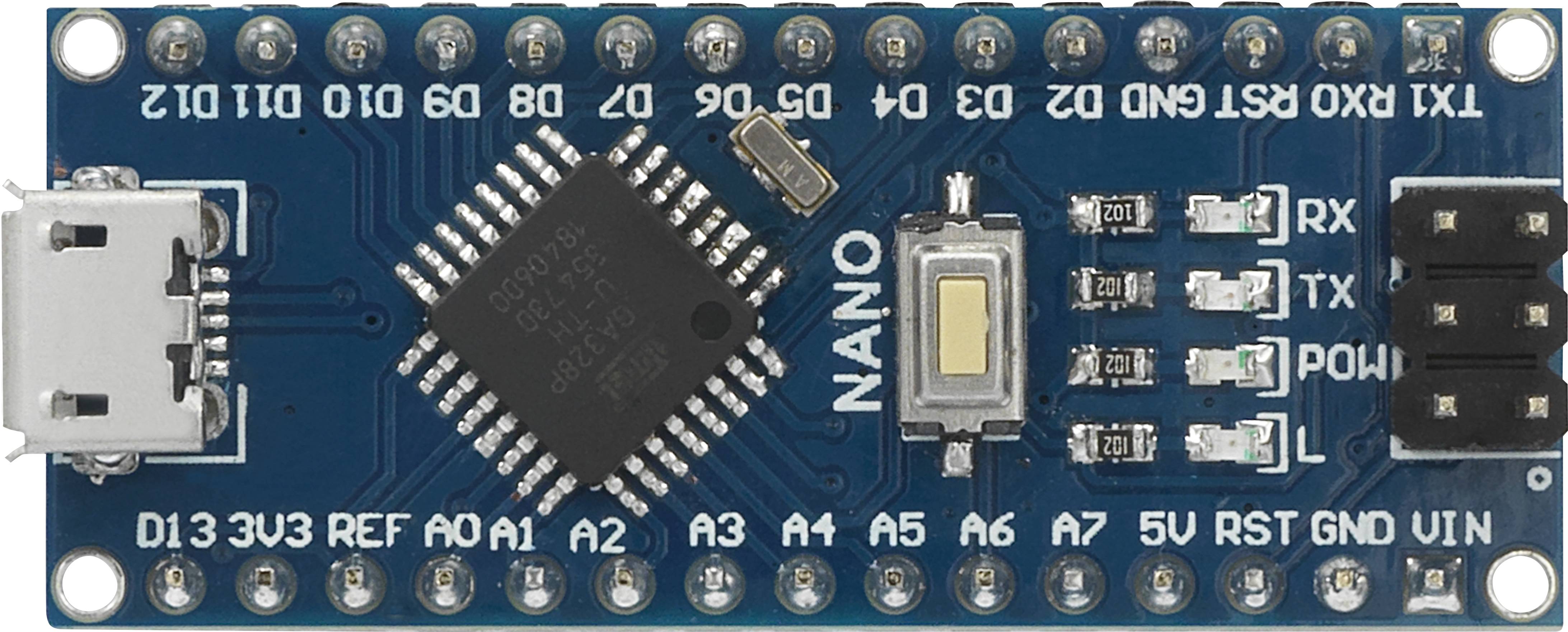 Une carte de microcontrôleur avec port USB, diverses broches et l'inscription 'NANO'. Convient parfaitement aux projets électroniques et au prototypage.