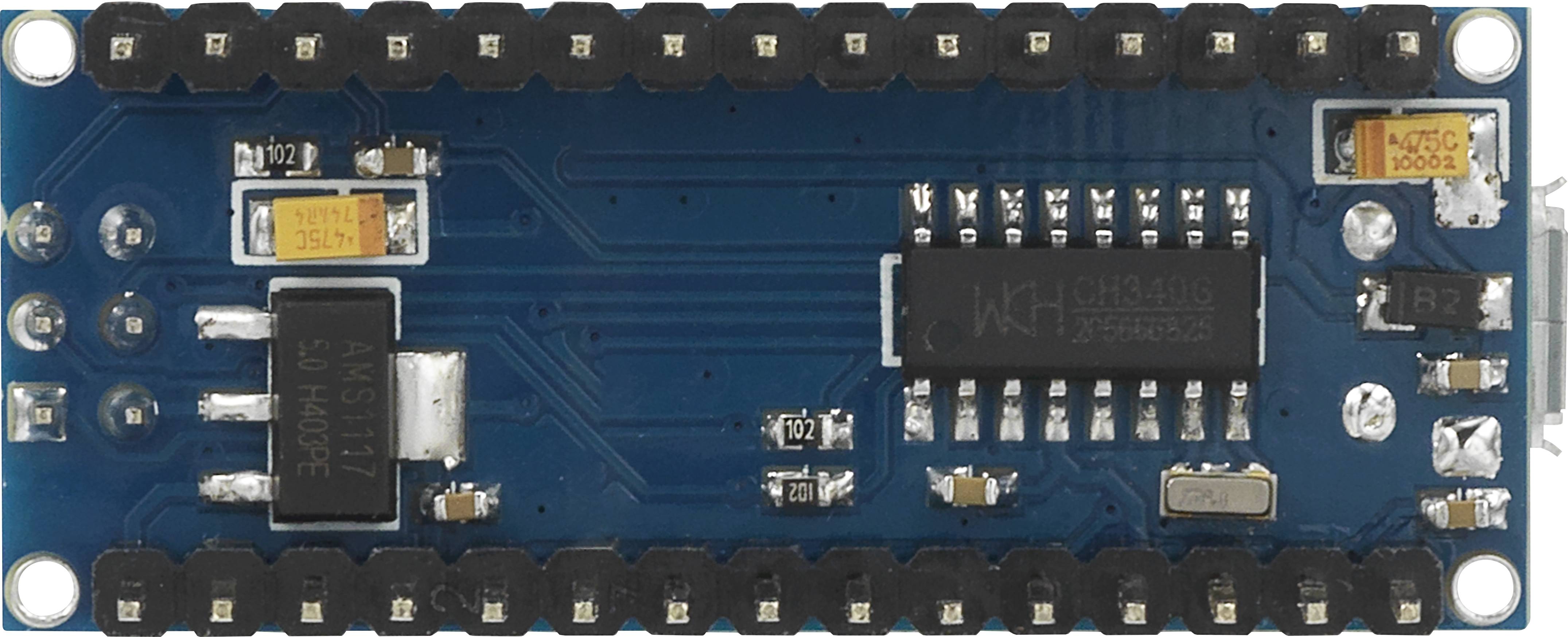 Carte de microcontrôleur avec plusieurs composants électroniques et connexions visibles sur un fond bleu.