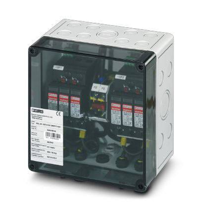 Un coffret électrique avec un couvercle transparent montre plusieurs interrupteurs et câblages. Une étiquette contient des spécifications techniques.