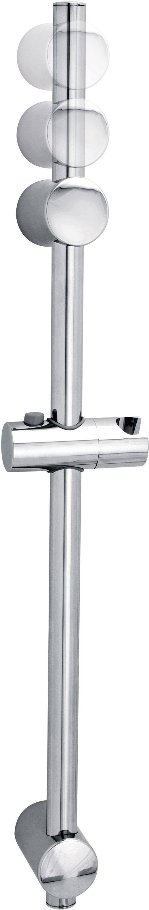 Système de douche avec barre réglable et trois pommes de douche rondes à hauteurs échelonnées. Métal argenté, design moderne.