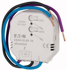 Un appareil électrique blanc portant l'inscription 'Eaton CSAU-01/01-10 xComfort' avec des câbles de couleur pour des connexions électriques.