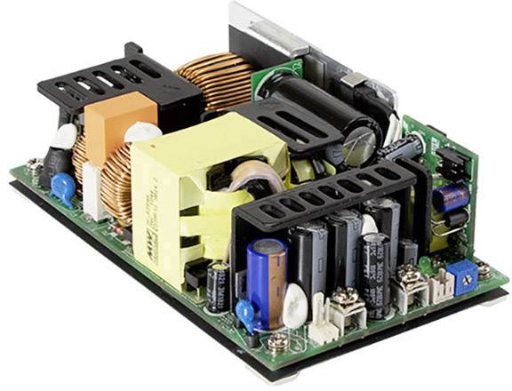 Une carte de circuit imprimé avec des composants électroniques tels que des condensateurs et des bobines, utilisée dans un bloc d'alimentation.