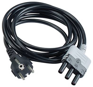 Câble réseau noir avec fiche européenne et triple prise femelle pour appareils électroniques.
