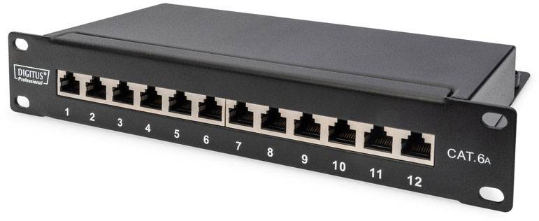 Un panneau de brassage noir avec 12 ports RJ45 numérotés, compatible CAT.6A, utilisé dans un rack réseau.